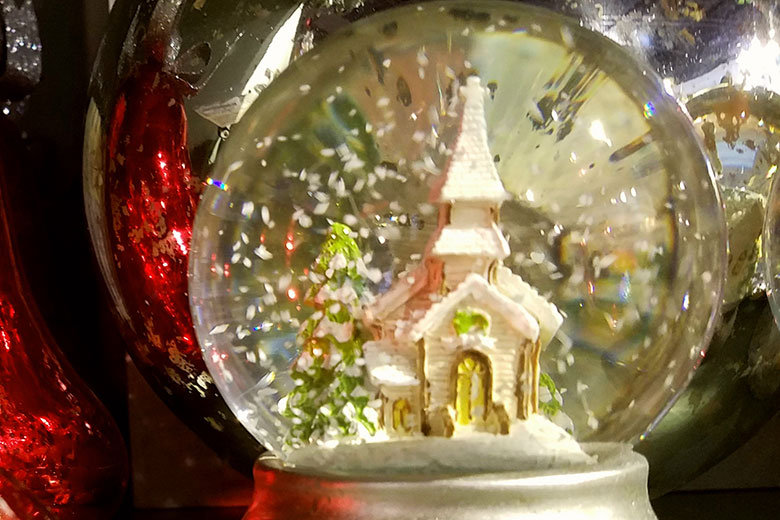 Shattering Snowglobes